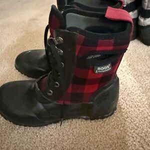BOGS Kids Black and Red Plaid Waterproof Boots